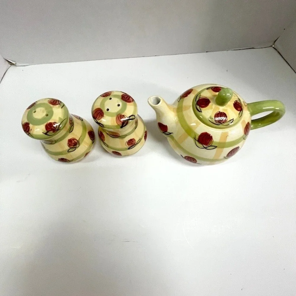 Royal Norfolk Ceramic Miniature Teapot Salt and Pepper Shakers Set Tulip Plaid